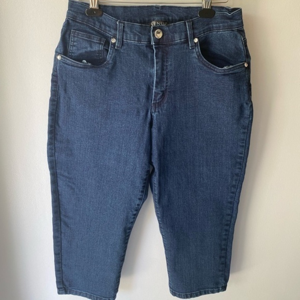 Venus Denim Bermuda Capri Shorts Size 12 EUC